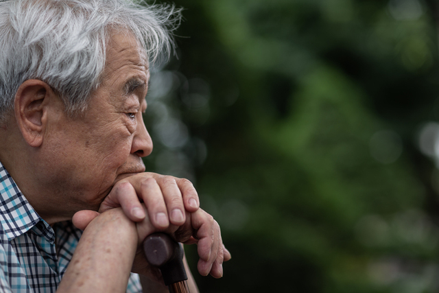 수요자 입장에서도 실버타운에 입주하는 데 큰 어려움을 겪고 있다. 가장 큰 문제는 높은 비용과 길어진 대기 시간이다. /게티이미지뱅크