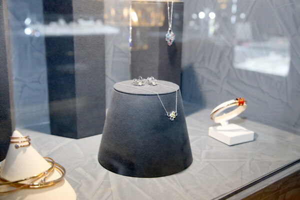 존폴쥬얼리 매장의 쇼케이스 /장세곤 기자