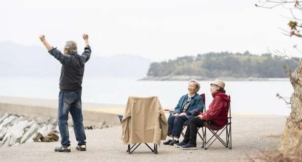 동창생들은 특별한 인연으로 만난 소풍 친구다. 영화 '소풍' 스틸컷 /제공=롯데엔터테인먼트, 로케트필름