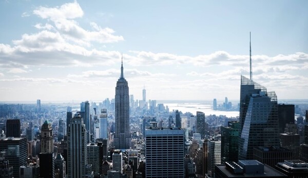 올해 3월 말 기준 국내 금융회사의 해외 부동산 대체투자 규모 57조 중 손실 우려 금액은 2조5000억원을 기록했다. 직전 분기 대비 900억원 증가한 수치다. /AFP=연합뉴스