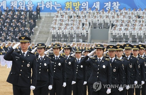신이철 원광디지털대 경찰학 교수는 "경찰대 출신들이 로스쿨에 진학하는 것은 사명감 부족의 문제가 아니다. 경찰 조직 내에서 적절한 대우를 받지 못하는 현실에서 비롯된 것"이라고 지적했다. /연합뉴스