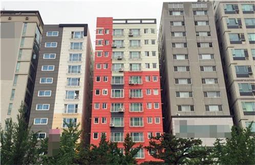 도시는 시골과 달리 햇빛이 잘 들지 않는 원룸이 많다. /연합뉴스