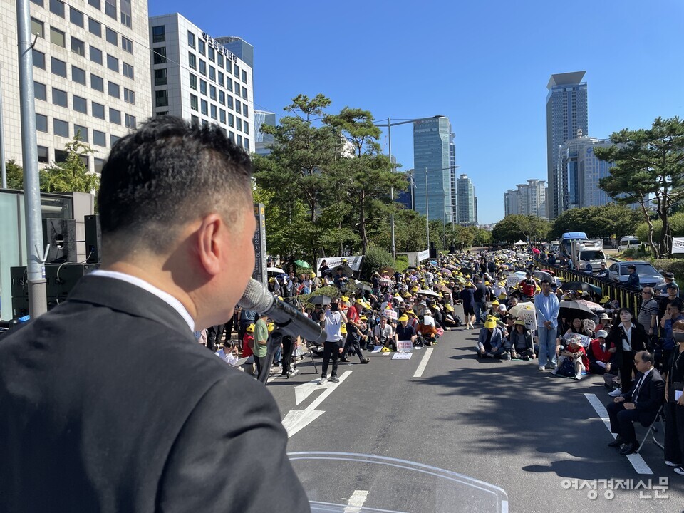 최의호 대한안마사협회 중앙회장이 24일 열린  '고 장성일 열사 추모 및 시각장애인 생존권 쟁취 결의대회'에서 발언하고 있다. /대한안마사협회