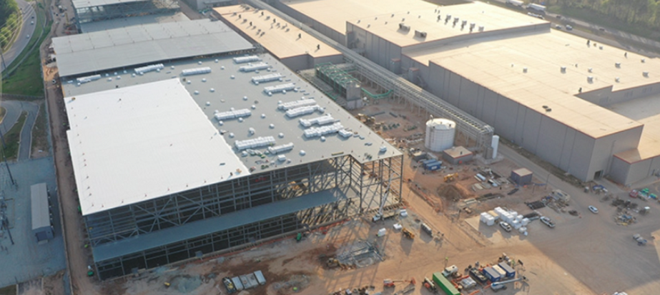 미국 조지아주에 세워진 SK이노베이션아메리카 전기차 배터리 공장. 왼쪽이 조지아 2공장, 오른쪽이 조지아 1공장. /SK이노베이션