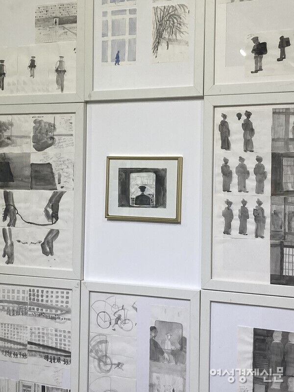 '유니폼' 더미북 전시 <아홉 더미> /윤마디