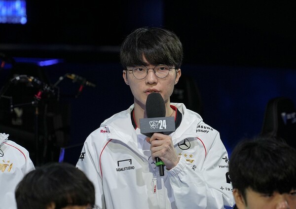 T1 주장 '페이커'선수(이상혁)이 26일 서울 종로구 LoL파크에서 열린 2024 롤드컵 기자 간담회 행사에서 질문에 답하고 있다. /'연합뉴스'