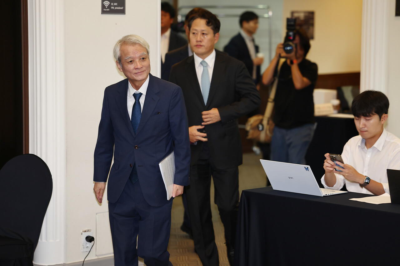 강성두 영풍 사장이 27일 오전 서울 중구 프레스센터에서 열린 고려아연 공개매수 관련 기자간담회에 참석하고 있다. /연합뉴느