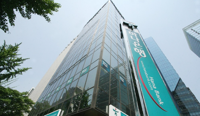 연내 기준금리 인하 가능성이 커지면서 하나금융그룹의 두 보험사의 재정건전성 관리에도 비상이 걸렸다. /연합뉴스