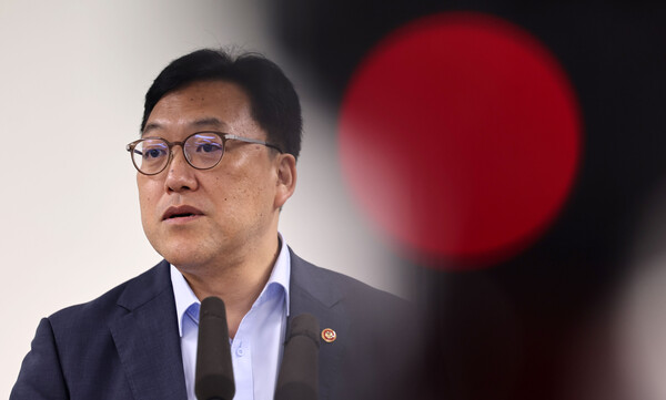 김병환 금융위원장이 30일 서울 중구 은행회관에서 ‘금융지주회장 간담회’를 열고 가계부채 증가 시 적기에 관리 수단을 시행하겠다고 밝혔다. /연합뉴스