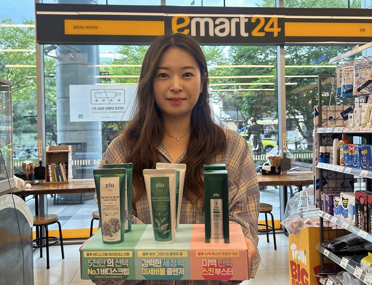 이마트24가 선보인 '플루' 화장품 3종 /이마트24