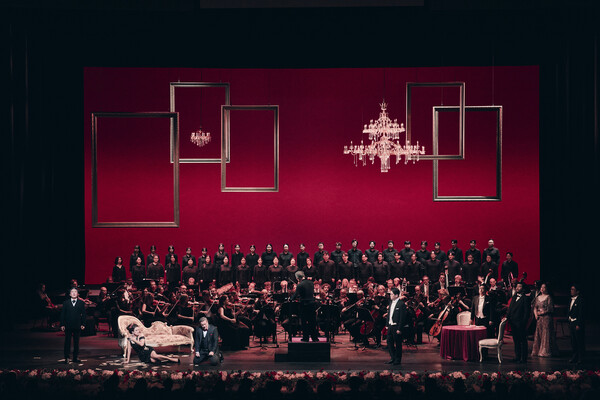 사랑하는 이를 돈으로 모욕하는 장면(라 페니체 극장 오케스트라, 지휘 정명훈) /사진=에술의전당 제공