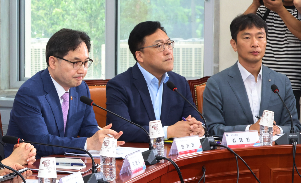 지난 8월 6일 국회에서 열린 '티몬·위메프 사태' 제도개선 당정협의회에 한기정 공정거래위원장, 김병환 금융위원장, 이복현 금융감독원장이 참석해 있다. /연합뉴스