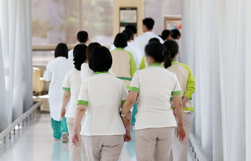 간호사의 64%는 무분별한 업무로 어려움을 겪는 것으로 조사됐다. /연합뉴스