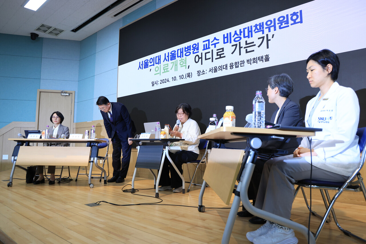 장상윤 대통령실 사회수석비서관이 10일 오후 서울 종로구 서울대 의대 융합관 박희택홀에서 열린 '의료개혁, 어디로 가는가' 토론회에 참석해 인사하고 있다. /이상헌 기자