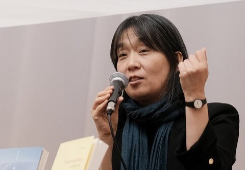 2023년 11월 14일 서울 양천구 목동 한국방송회관에서 열린 기자간담회에서 인사말을 하는 한강 작가 /연합뉴스