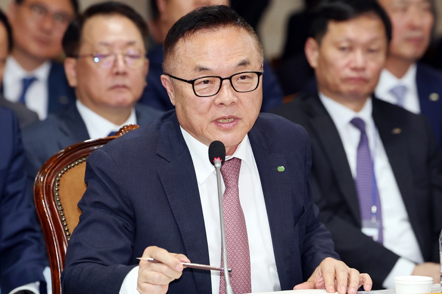 황주호 한국수력원자력 사장이 14일 오전 전남 나주시 한국전력공사 본사에서 열린 산업통산자원중소벤처기업위원회 국정감사에서 질의에 답하고 있다. /연합뉴스