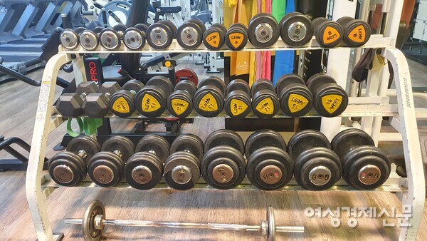 체력에 맞게 근육운동을 할 수 있는 덤벨 기구 /박종섭