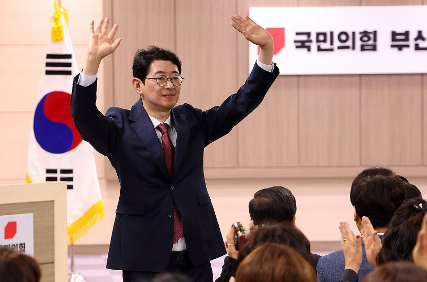 지난 4월 12일 오전 부산 수영구 국민의힘 부산시당에서 열린 제22대 국회의원선거 국민의힘 부산 선대위 해단식에서 주진우 해운대갑 당선인이 인사하고 있다. /연합뉴스