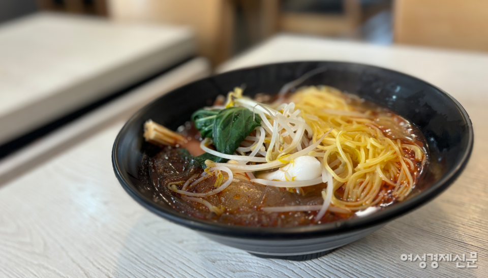 2021년부터 3년간 마라탕을 포함한 중국 음식점은 2622개가 신규 창업했다. 2023년 한 해에만 907곳이 영업허가를 받았다. 사진은 경기도 하남시에 위치한 한 마라탕집에서 판매하는 마라탕이다. /김성하 기자