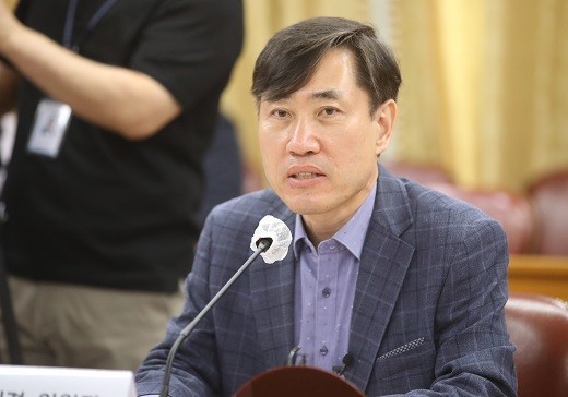 인공지능(AI)에 각별한 관심을 보이고 있는 하태경 제19대 보험연수원장이 취임 50일 기념사에서도 AI를 활용해 한국 보험사는 물론 국민 경제교육을 선진화하겠다는 포부를 밝혔다. /연합뉴스