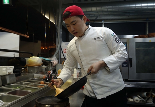 MZ세대 중 절반가량이 요식업에 종사하는 것으로 나타났다. /연합뉴스