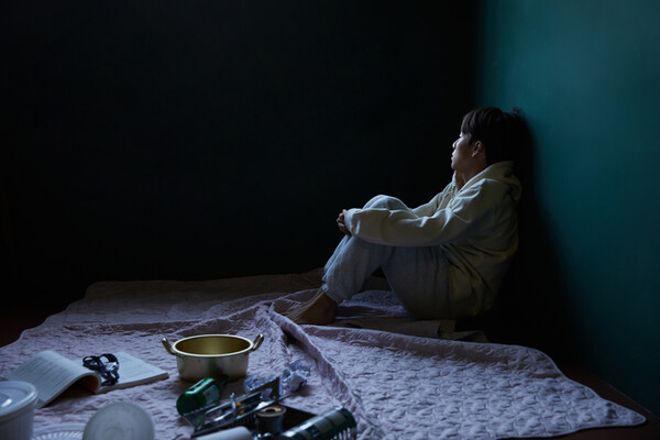 취업난과 사회적 압박으로 고립·은둔 청년들이 늘어나면서 텍스트 대화에 익숙한 청년층을 위한 맞춤형 AI 및 디지털 상담 서비스를 정부가 도입하고 있다. /게티이미지뱅크