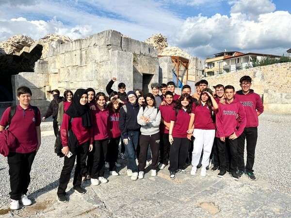 이 학생들이 이 사진을 다시 볼지 모르지만 짧은 만남에서 코리아에 대한 좋은 느낌을 가졌으면 좋겠다. / 박헌정