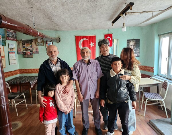 우연히 들른 마을에서 받은 따뜻한 환대는 이 나라 전체에 대한 이미지로 오래 남을 것 같다. /박헌정