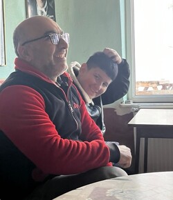 노인인 줄 알았더니 띠동갑 동생이었던 가게 주인과 우리를 안내해 준 이스마일 /박헌정