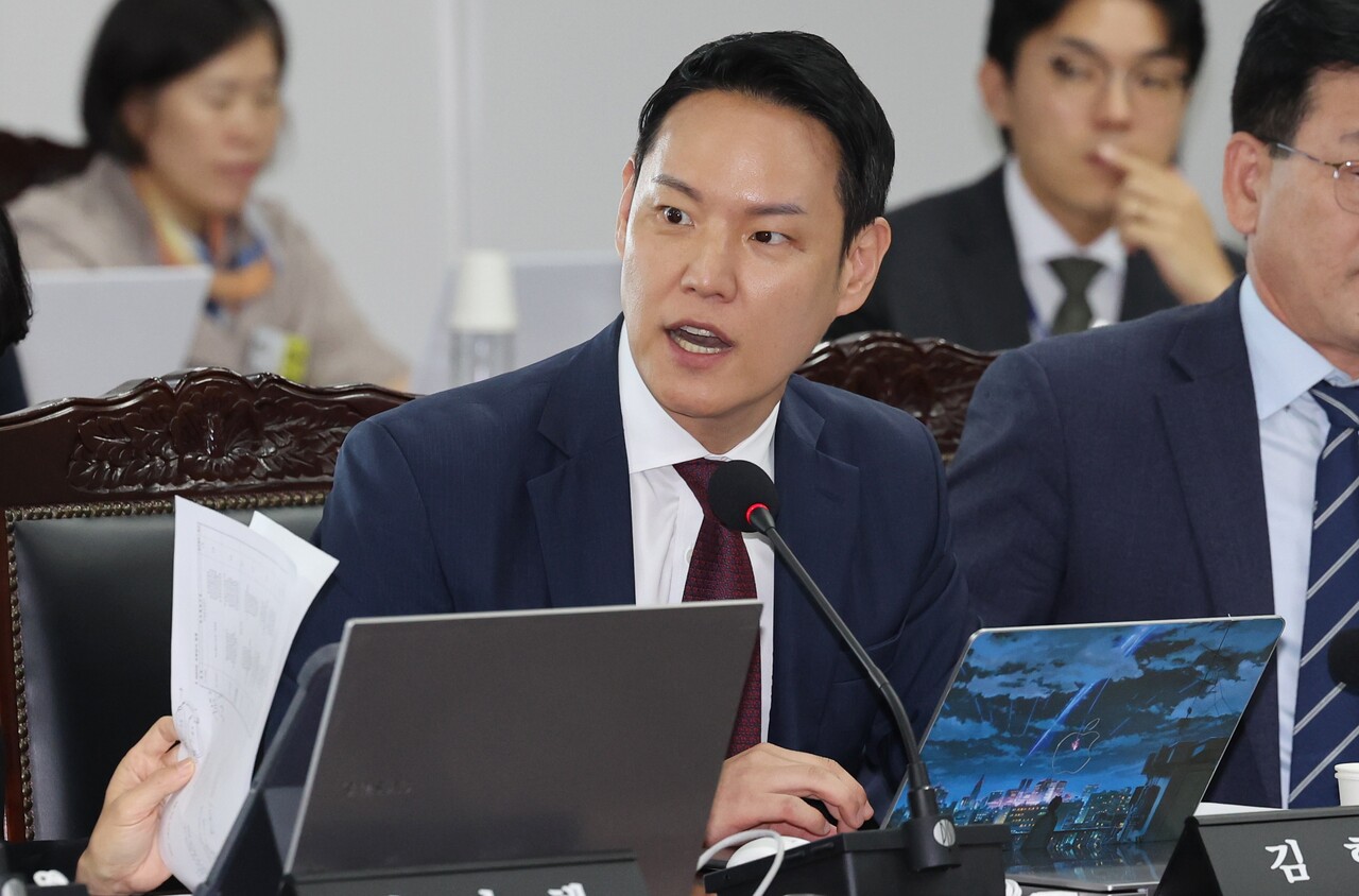 더불어민주당 김한규 의원이 국정감사에 참석해 질의하고 있다. /연합뉴스