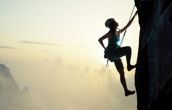 암벽 등반을 무사히 마치고 두 발로 땅을 딛을 때 엔도르핀이 분출된다. /게티이미지뱅크