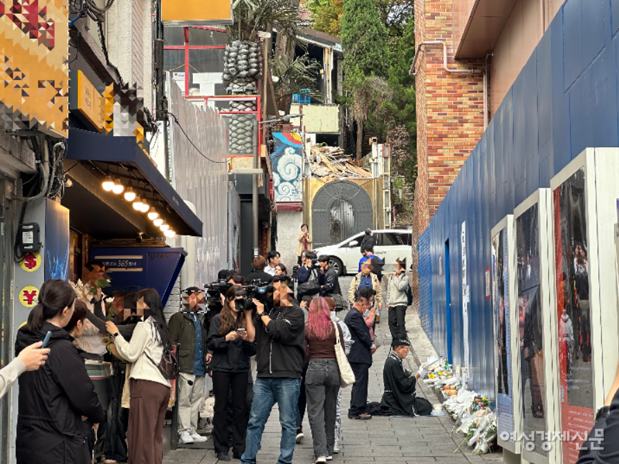 이태원 상인들은 핼러윈 기간임에도 사람이 예전만큼 없다는 반응이다. /김정수 기자