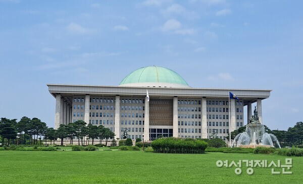 서울 영등포구 여의도 국회의사당 본관 /이상무 기자