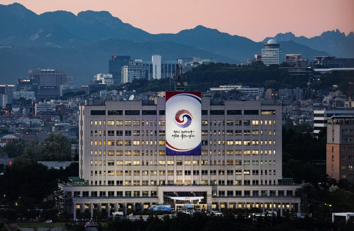 대통령실이 더불어민주당이 추진하고 있는 상법 개정에 대해서는 기업 부담을 늘릴 수 있다며 우려를 표했다. /연합뉴스