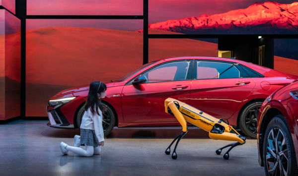 현대 모터스튜디오 하남은 쇼핑 테마파크인 ‘스타필드 하남’ 내 전용 면적 401.11㎡(약 121평) 규모로 조성된 몰 타입 브랜드 체험 공간이다. /현대자동차그룹