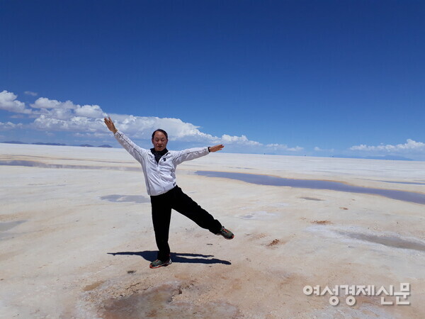 평소 몸을 똑바로 펴서 스트레칭하는 습관은 건강의 가장 중요한 기본이다. /사진=강신영