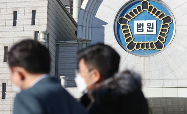 조희대 대법원장은 취임 초부터 전국 법원의 인사·예산·정책 등을 관장하는 법원행정처 역할 강화를 주장하며 상근 법관을 10명에서에서 17명으로 증원한 바 있다. 서울 서초구 서울중앙지법의 모습 /연합뉴스