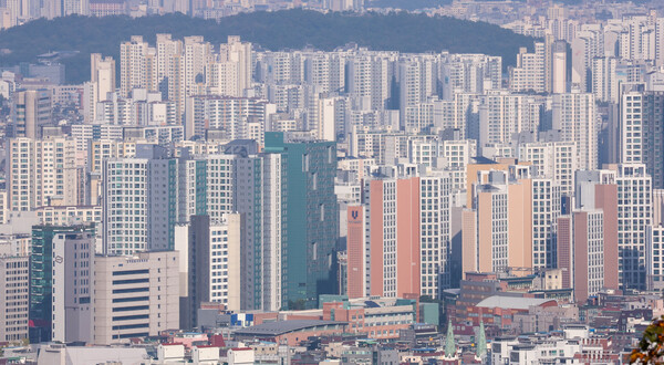 지난 10월 기준 2금융권 가계대출은 2조7000억원 늘었는데 특히 주담대 증가 폭이 컸으며 상호금융권이 업권 중 가장 높았다. /연합뉴스