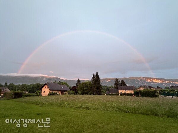 페이리외에서 계속 나타나던 무지개 사진_박재희