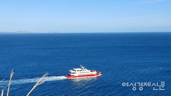 산방산 유람선에 승선 /박종섭