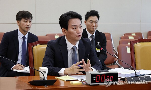 박장범 한국방송공사 사장 후보자가 18일 오전 국회 과학기술정보방송통신위원회에서 열린 인사청문회에서 의원들의 질의에 답변하고 있다. /연합뉴스