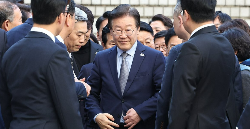 지난 15일 오후 이재명 더불어민주당 대표가 서울 서초구 서울중앙지법에서 열린 1심 선고 공판에 출석하고 있다. /연합뉴스