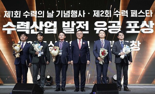 효성중공업이 지난 20일 '수력의 날' 기념식에서 산업통상자원부 장관 표창을 수상했다. /연합뉴스