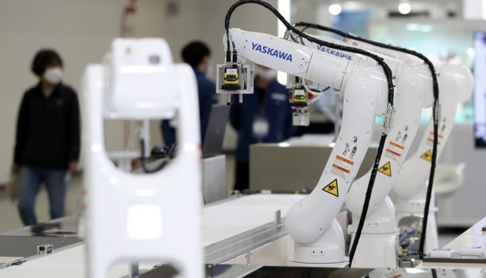 지난해 한국의 로봇 밀도는 전 세계 1위를 기록했다. 로봇 밀도가 높을수록 제조업 자동화 수준이 높은 것으로 본다. /연합뉴스