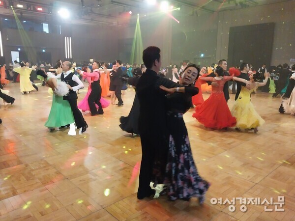 댄스는 자세만으로도 건강에 아주 좋은 효과가 있다. /사진=강신영