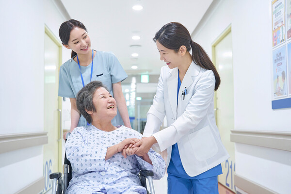 가정과 일상에서 당연하게 여기던 일상적인 작은 기여에도 감사를 표현하면 함께 사는 공간이 더욱 훈훈해질 것이다. /게티이미지뱅크