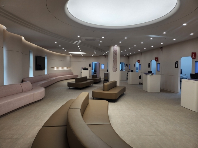 58개 병상 규모로 개원한 '아이생각 성모병원' 내부 /안양시