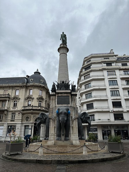 샹베리의 코끼리 분수는 올드타운의 랜드마크 역할을 한다. /사진=박재희