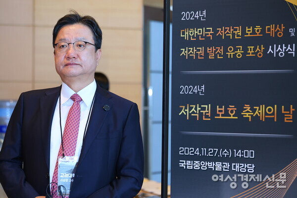 이성엽 고려대학교 기술경영전문대학원 부교수가 27일 국립중앙박물관 대강당에서 여성경제신문과 인터뷰하고 있다. /류빈 기자