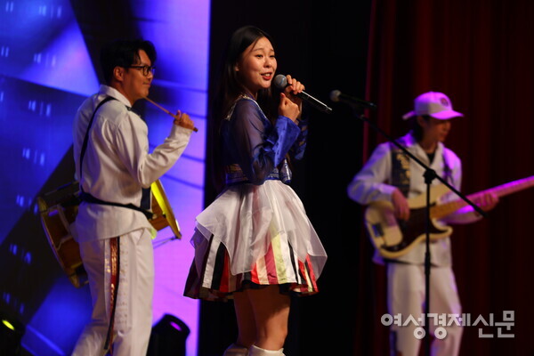 저작권 축제의 날에서 퓨전 국악 이상 밴드가 공연을 선보였다. /류빈 기자